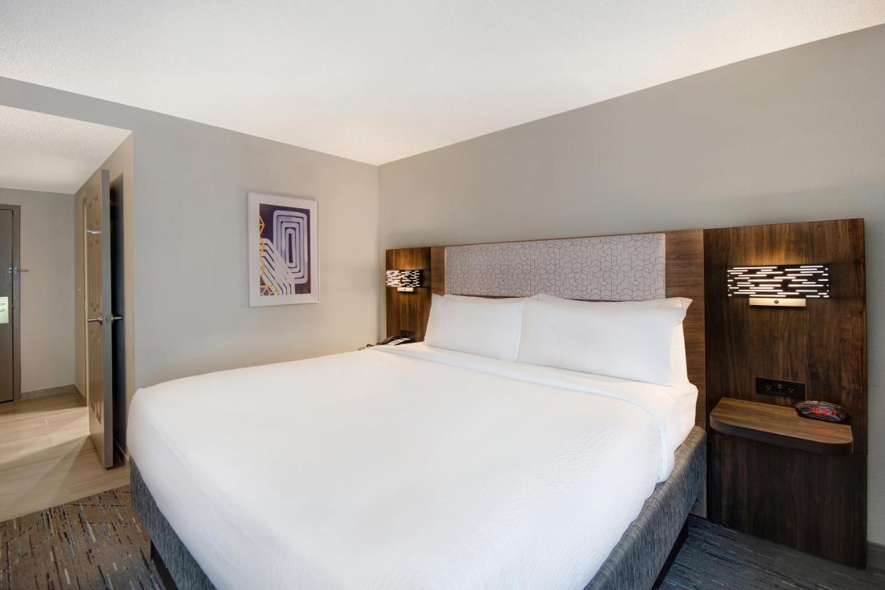 Holiday Inn Express Rochester - University Area By Ihg Exterior photo
