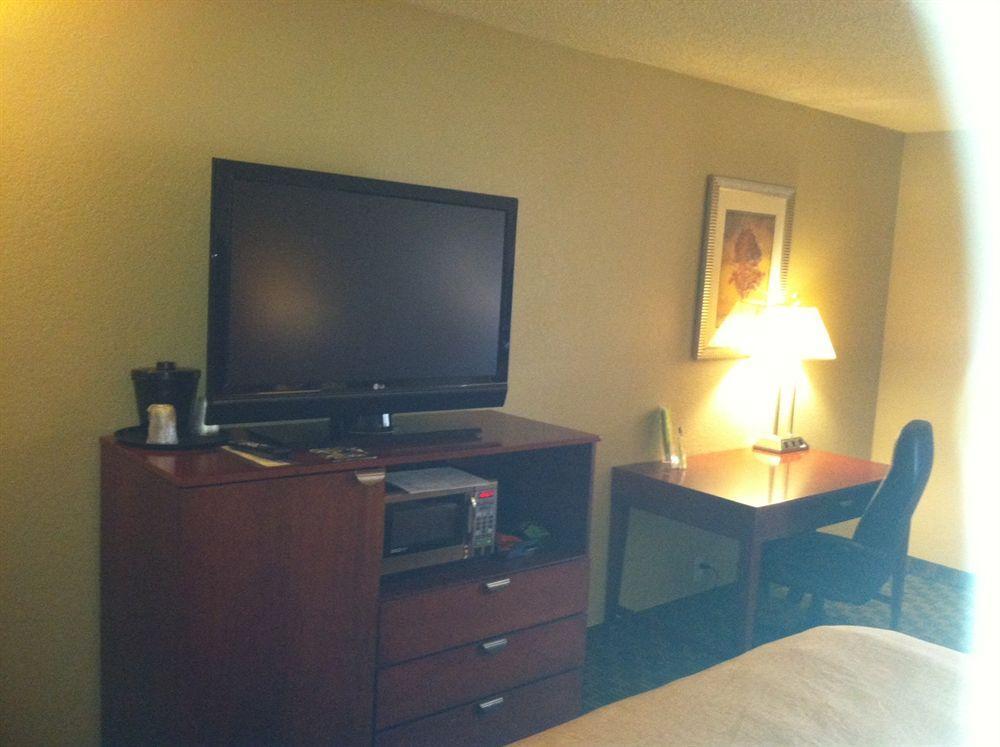 Holiday Inn Express Rochester - University Area By Ihg Exterior photo