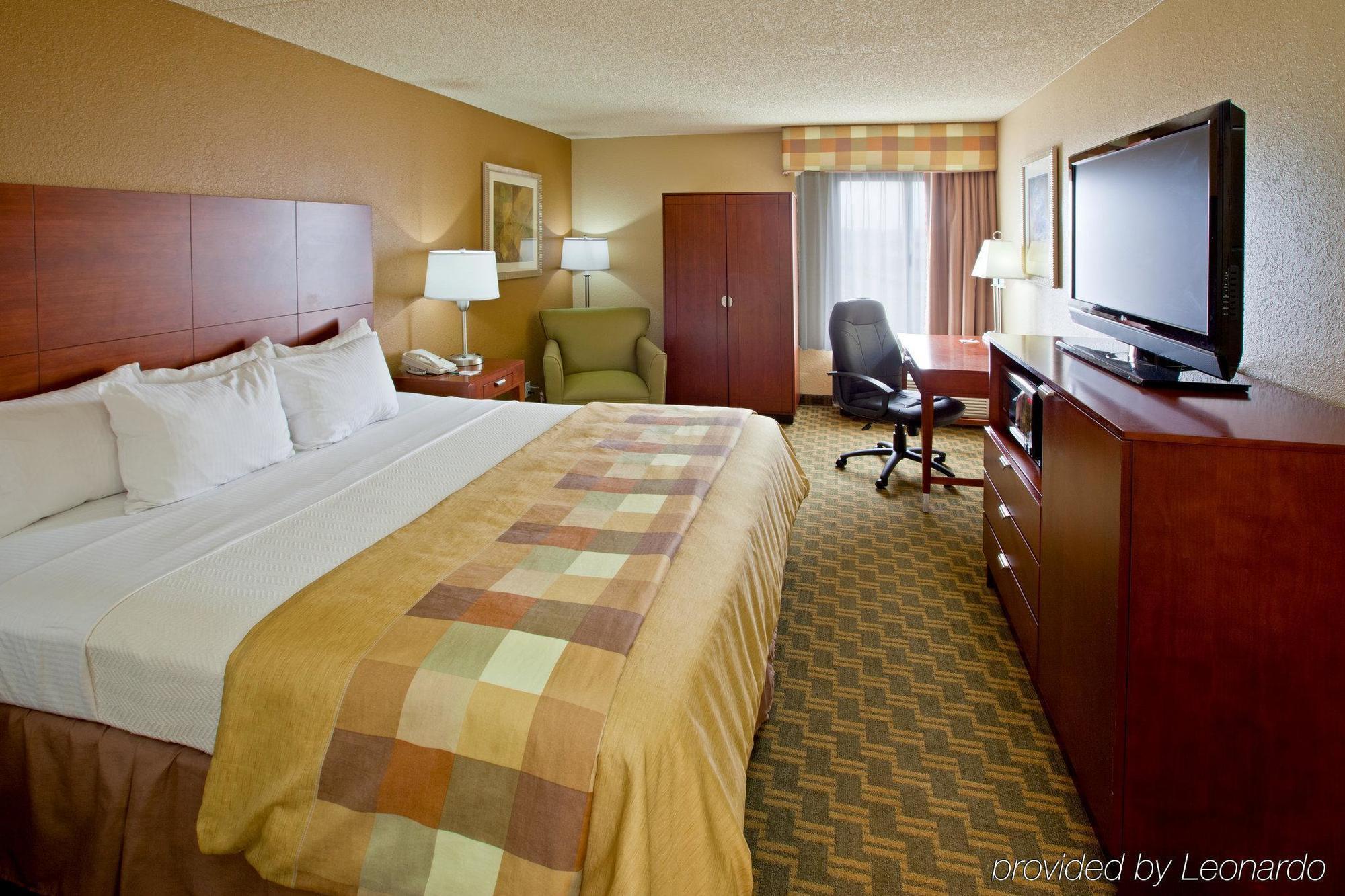 Holiday Inn Express Rochester - University Area By Ihg Exterior photo
