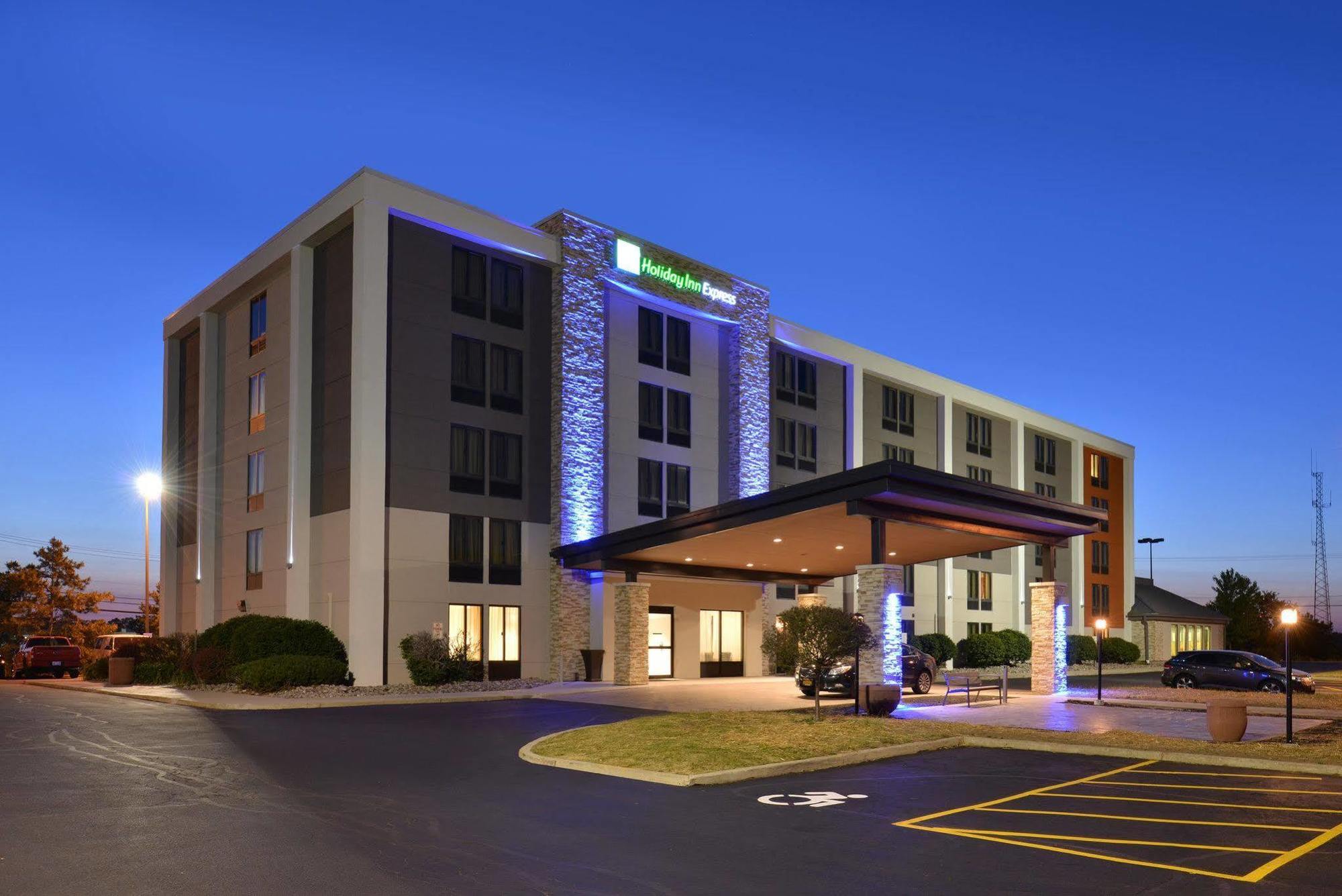 Holiday Inn Express Rochester - University Area By Ihg Exterior photo