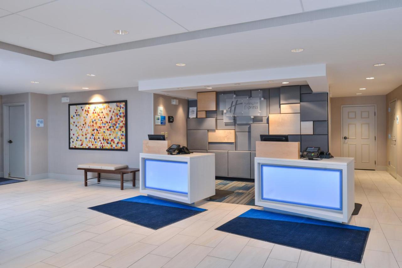 Holiday Inn Express Rochester - University Area By Ihg Exterior photo